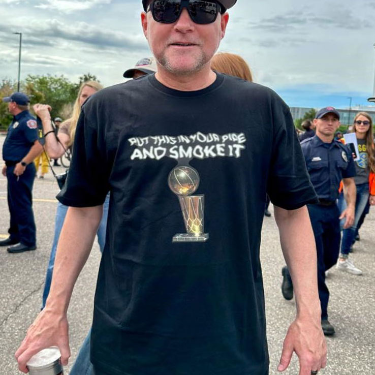 coach-michael-malone-denver-nuggets-wear-put-this-in-your-pipe-and-smoke-it-t-shirt-y6wiv.jpg